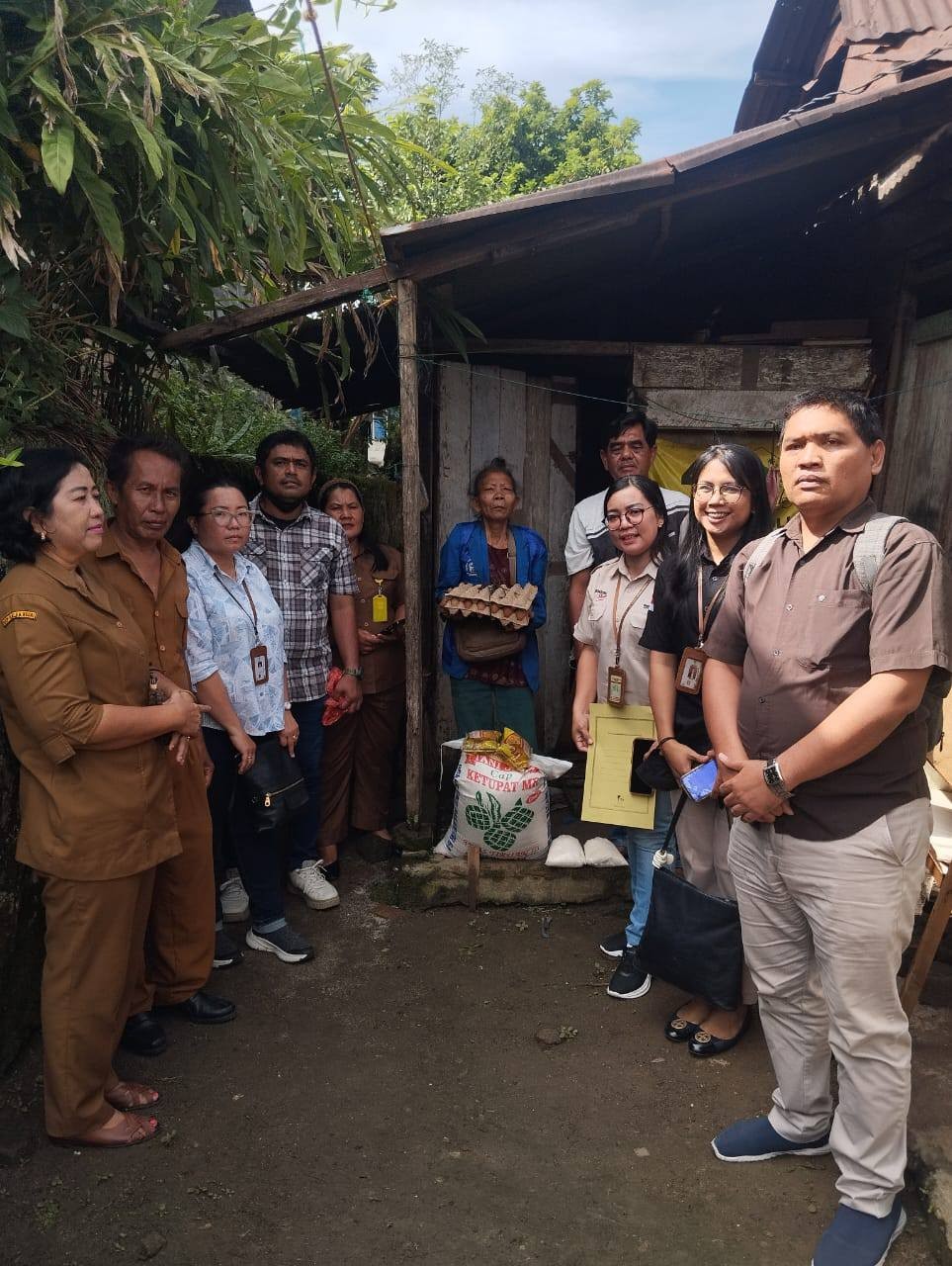 Pemberian Bansos PANGAN kepada Warga Sigulang Gulang 