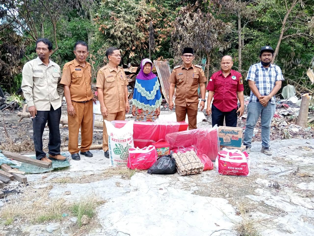 Penyaluran Bantuan Sandang dan Pangan Kepada Korban Kebakaran