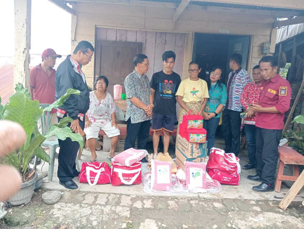 Penyaluran Bantuan Permakanan Korban Bencana Angin Puting Beliung